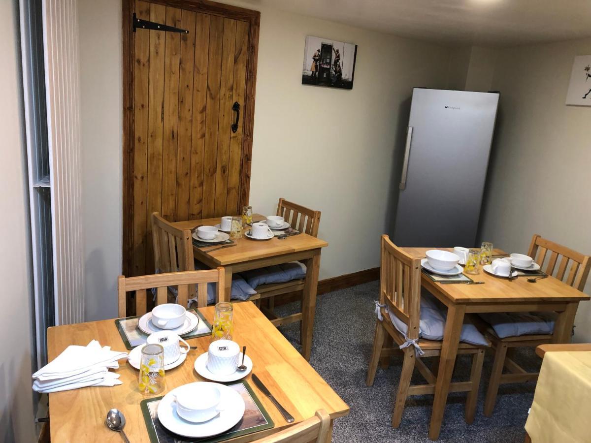 Bed and Breakfast The Old Star Winterbourne Екстер'єр фото